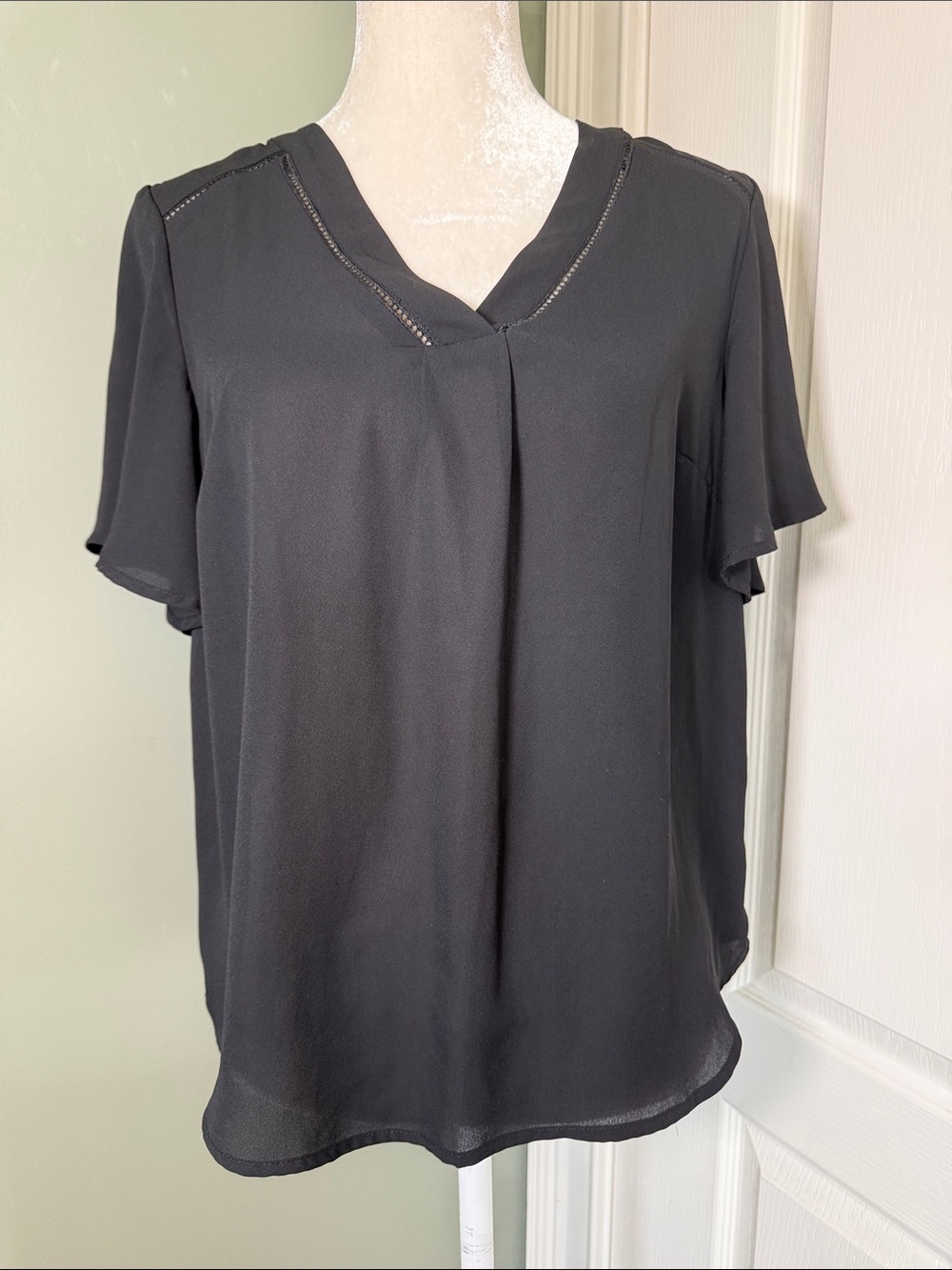 Liz Claiborne Black Flutter Sleeve Blouse Size Small